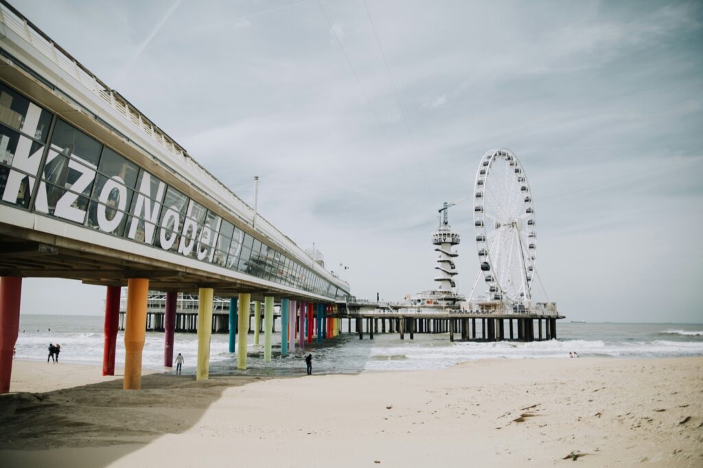 Scheveningen Pier mit Rießenrad in Den Haag