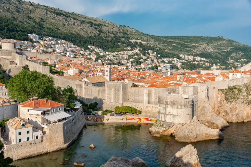 Blick auf die Stadtmauer von Dubrovnik