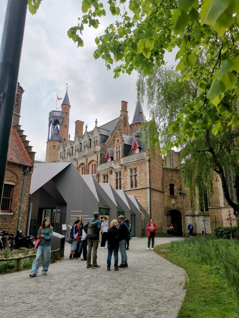 Eingang Groeningemuseum in Brügge