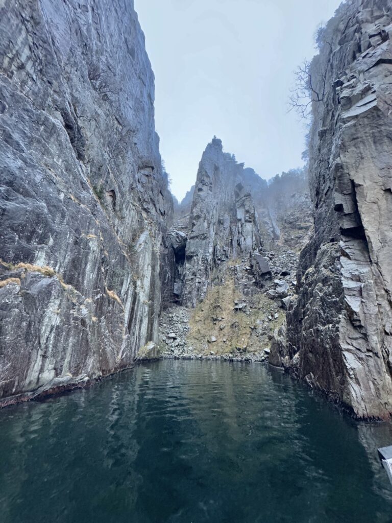 Fantahålå - Höhle am Lysefjord