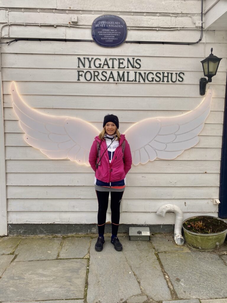 Frau mit Flügel in Stavanger Zentrum