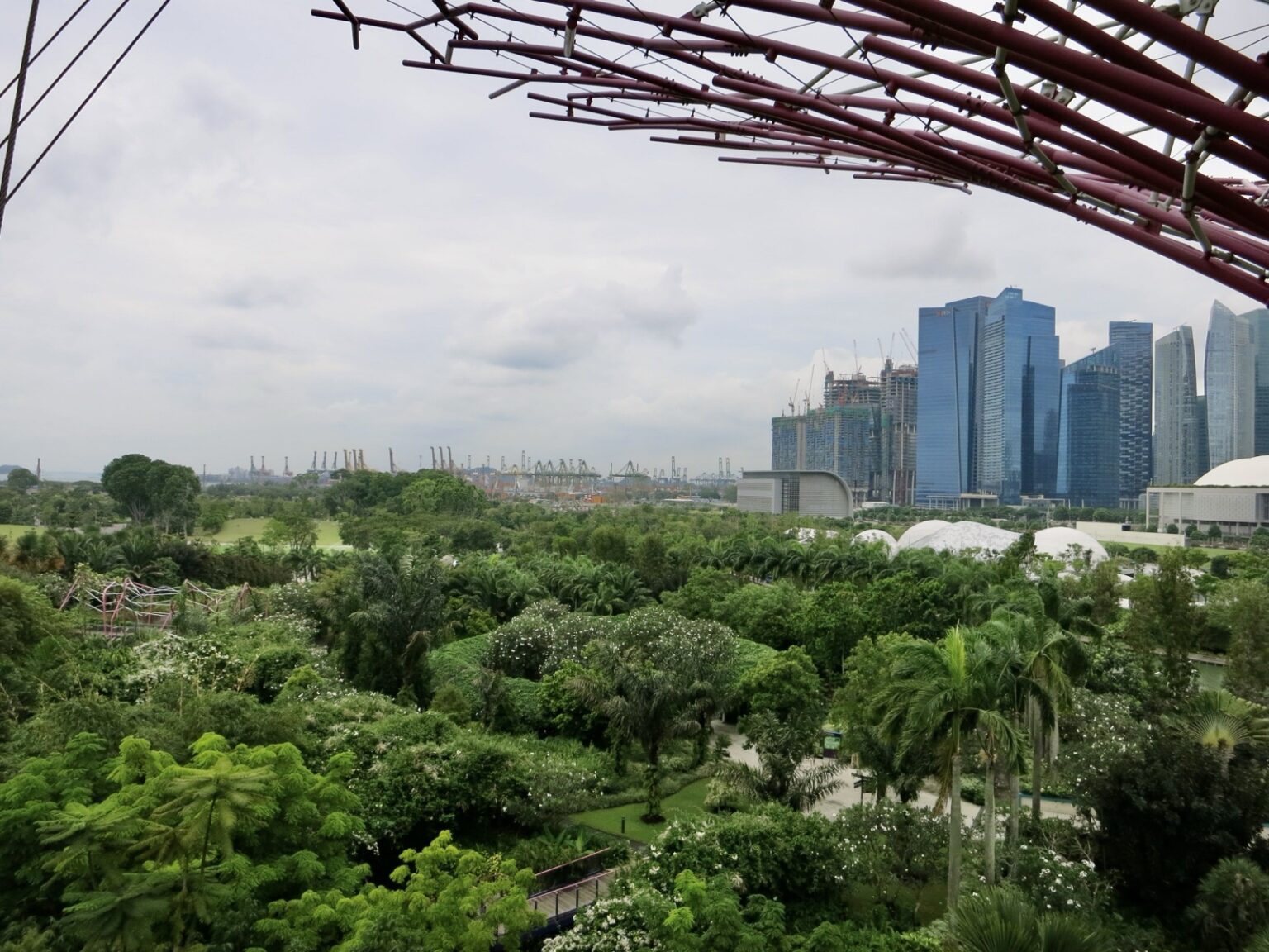 Blick auf Garten und Skyline Singapur