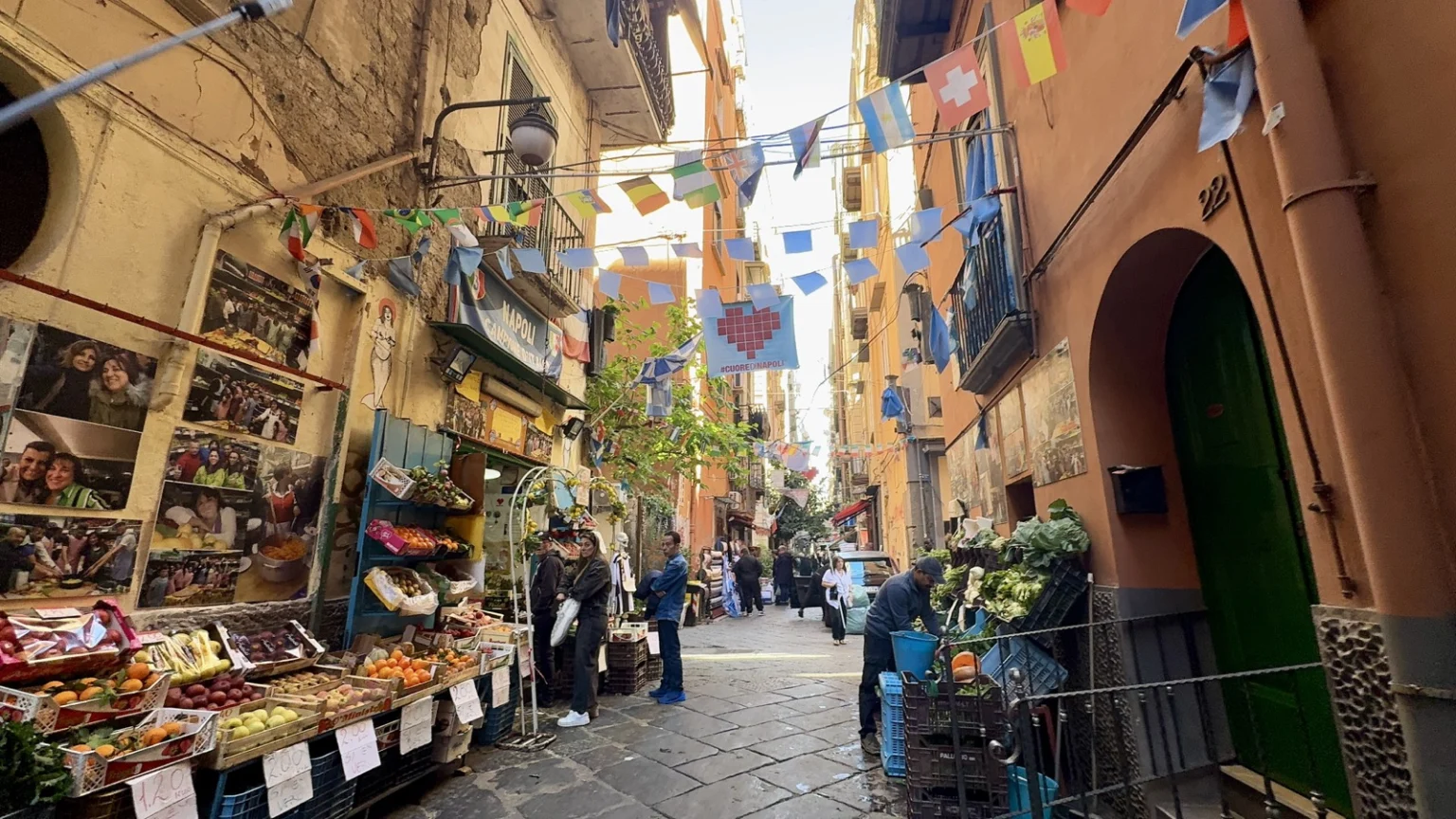 Gasse Spaccanapoli in Neapel