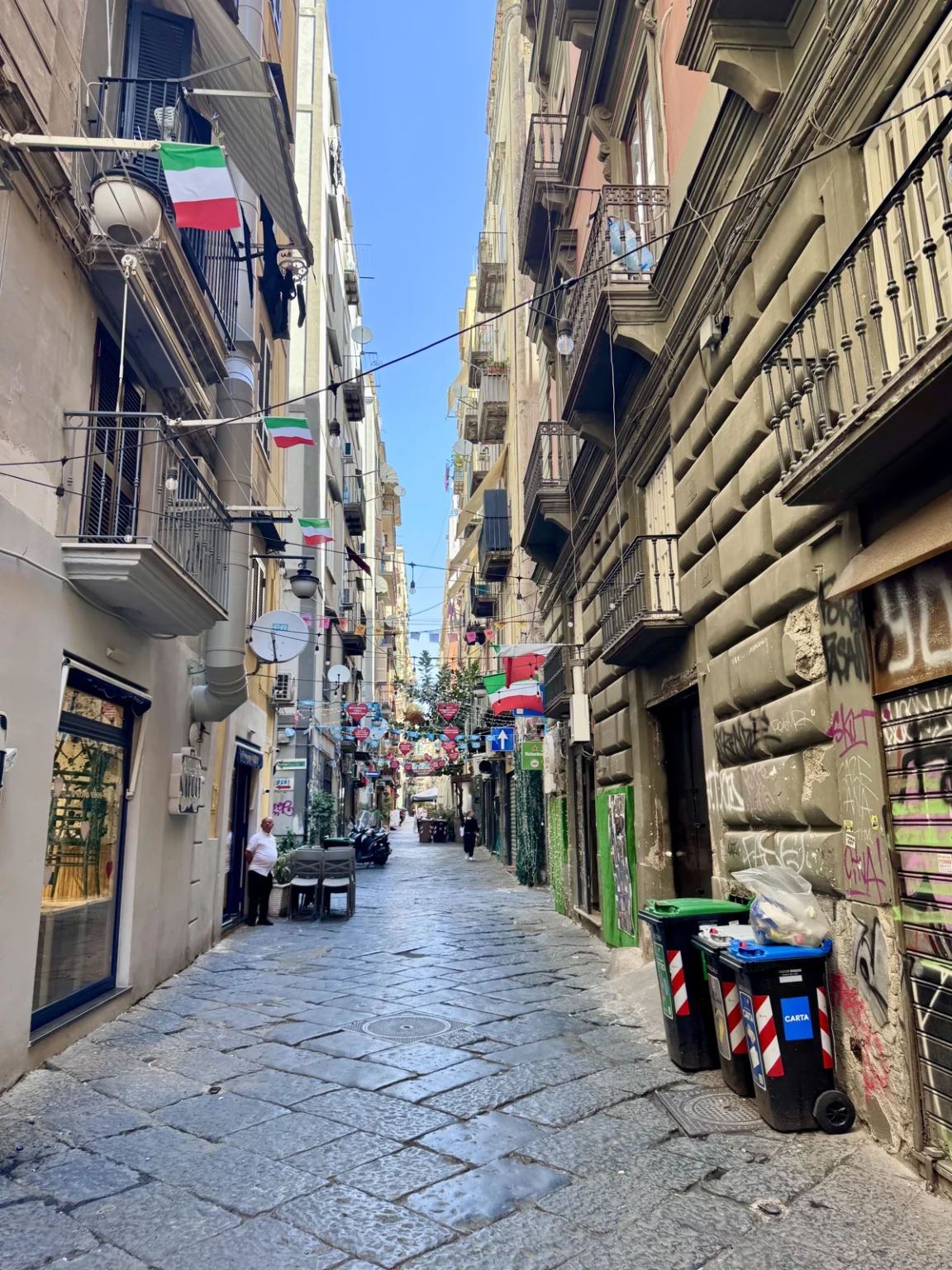 Gasse Spaccanapoli in Neapel
