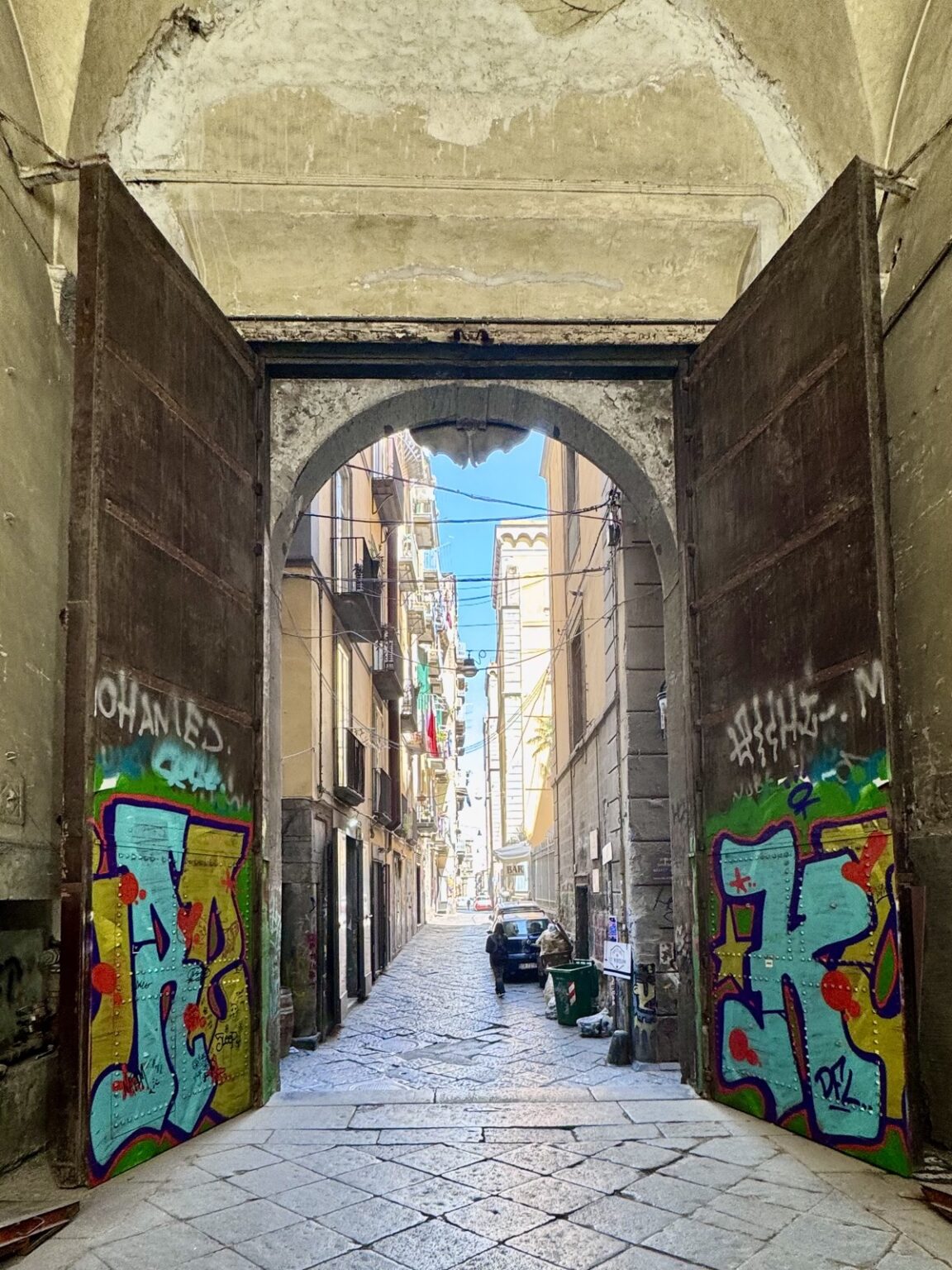 Gasse Spaccanapoli in Neapel