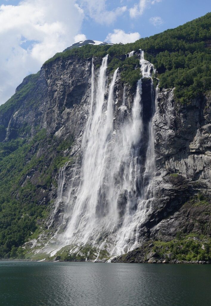 Wasserfall im Geirangerfjord in Norwegen