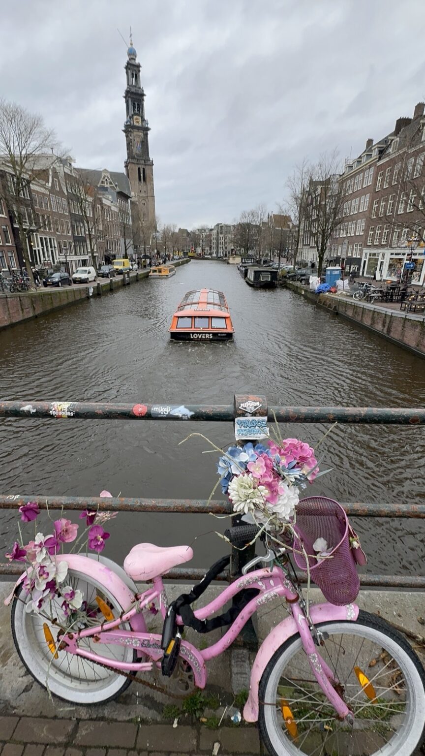 Grachten und Fahrrad in Amsterdam