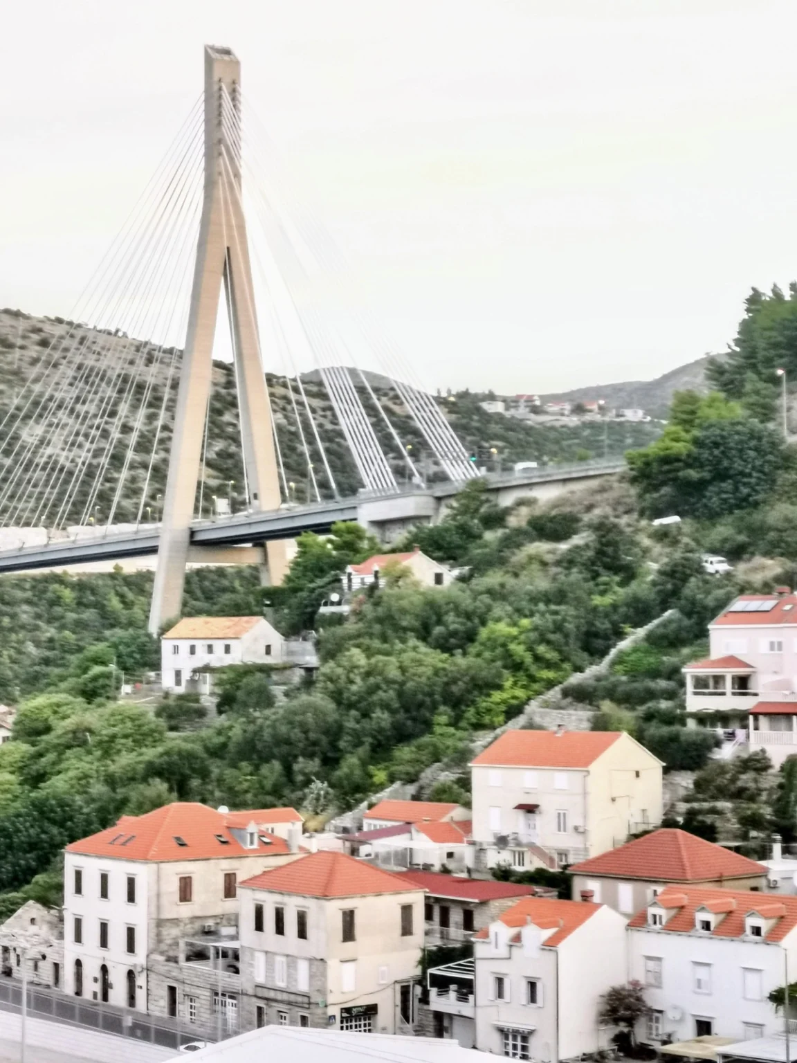 Hafen Dubrovnik mit Brücke