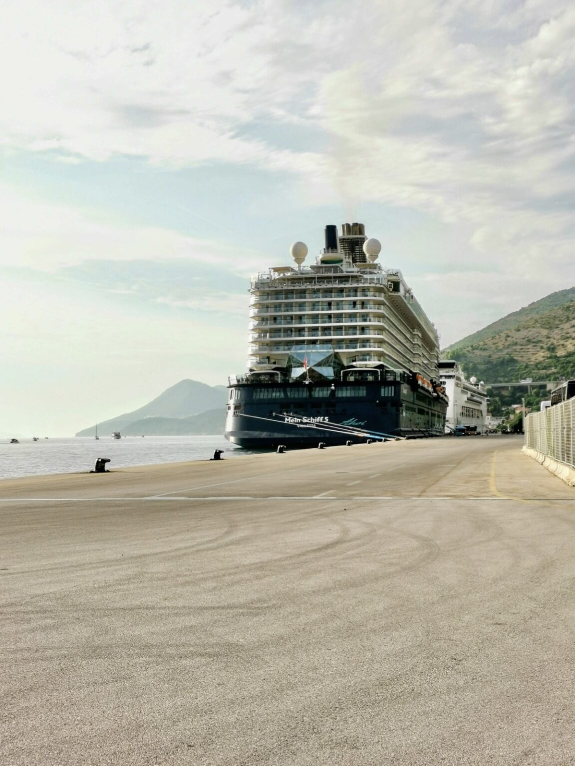 Mein Schiff am Hafen Dubrovnik