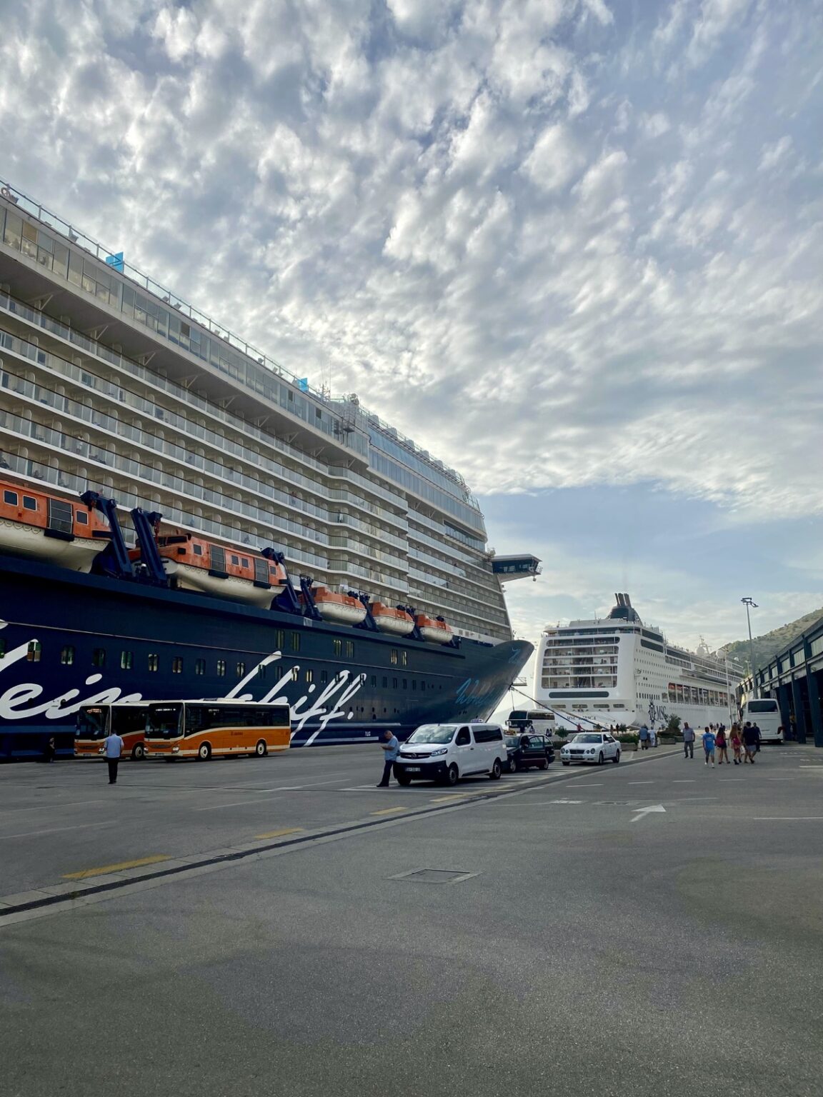 Mein Schiff am Hafen Dubrovnik