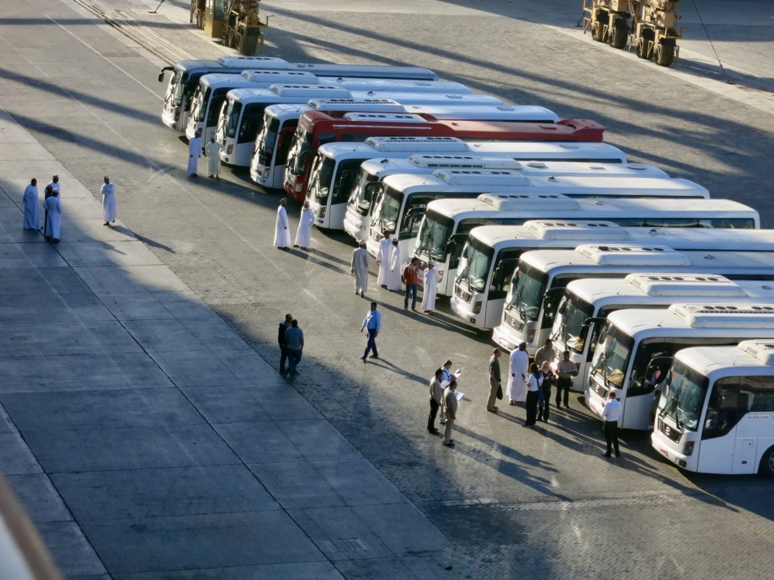 Busse am Hafen Muscat