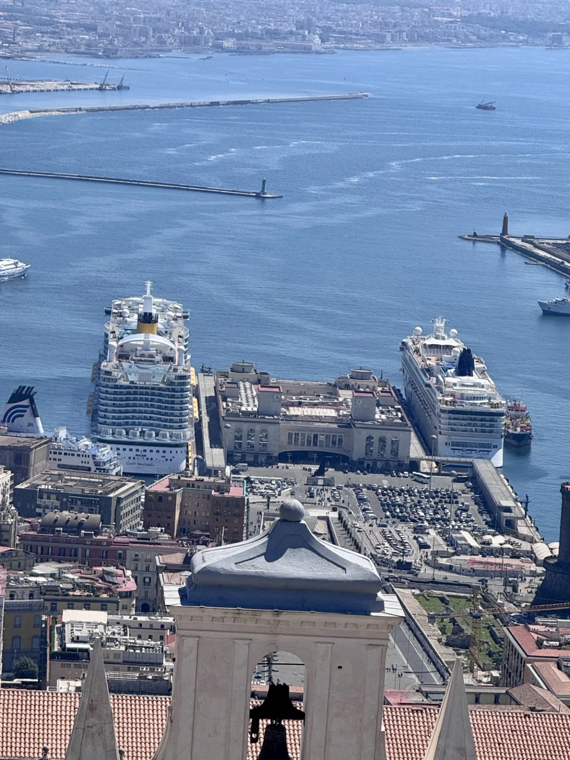 Hafen von Neapel von oben