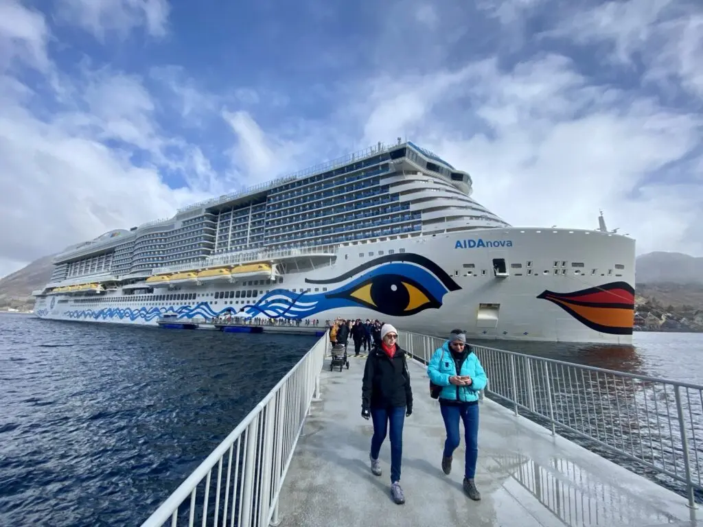 Aida am Hafen Nordfjordeid