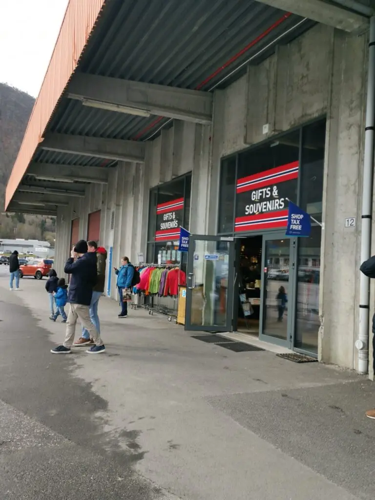 Hafen Nordfjordeid Souvenirshop