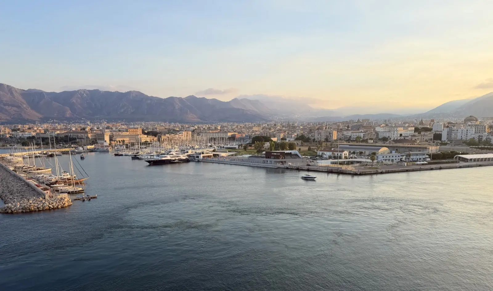 Hafen Palermo mit Monte Pellegriono