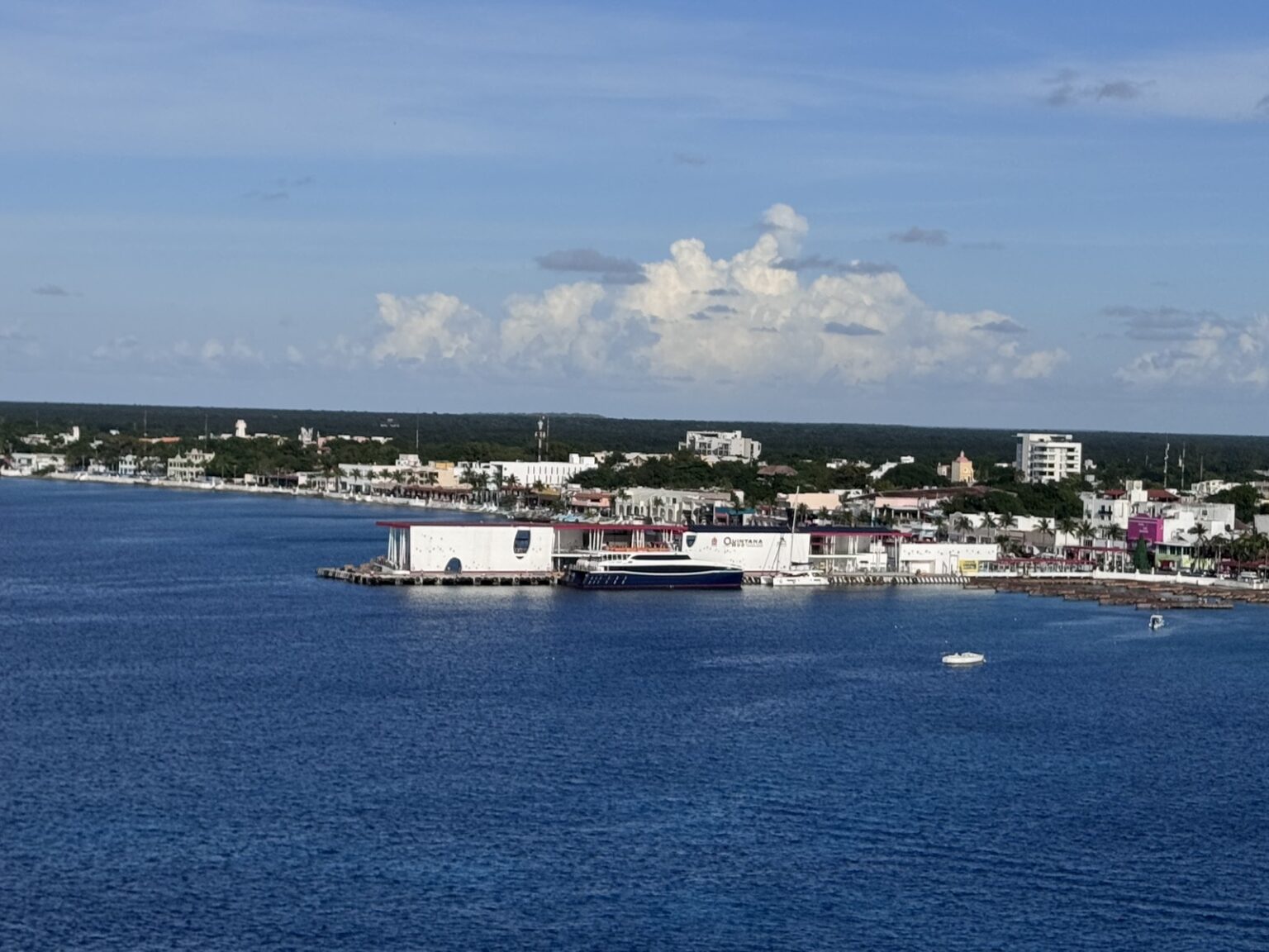 Fähre am Hafen Punta Langosta