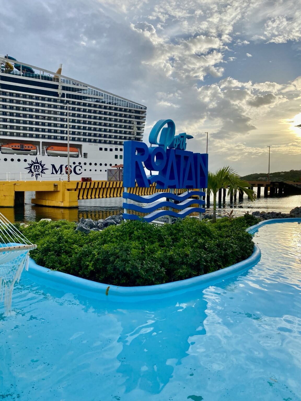 Hafen Roatan mit Pool 