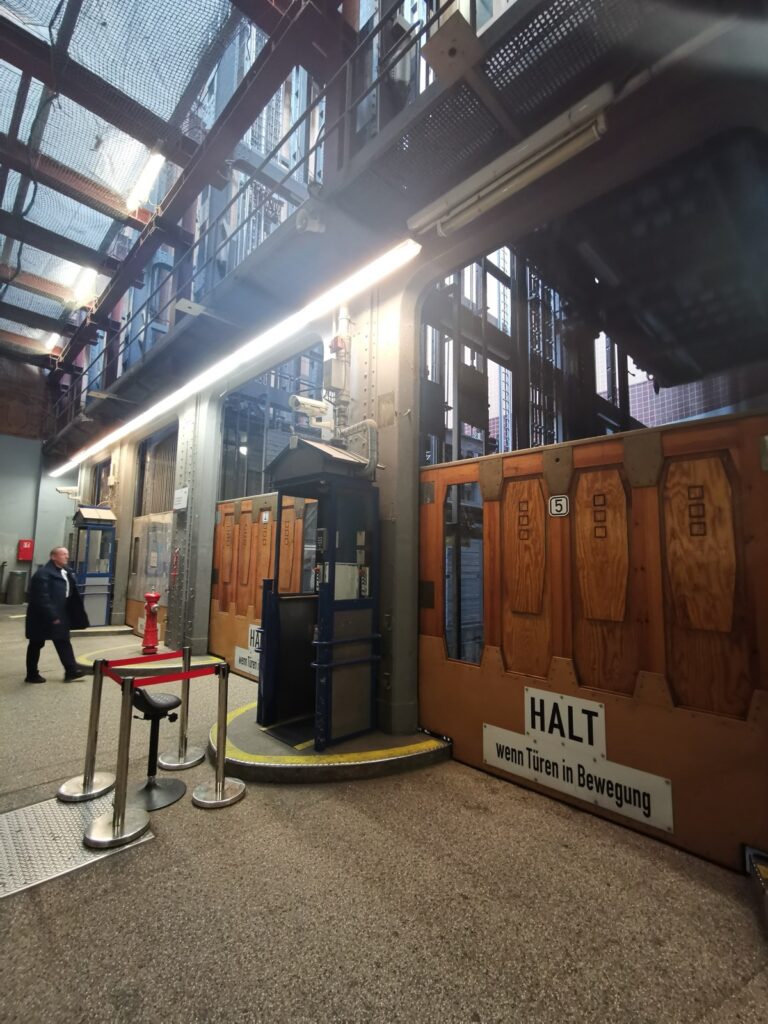 Fahrstuhl alte Elbtunnel in Hamburg