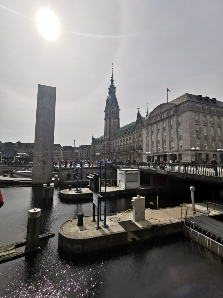 Blick auf das Rathaus von Hamburg