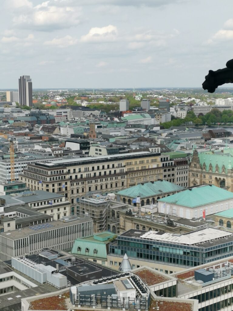 Ausblick vom Sankt Nikolai Mahnmal in Hamburg