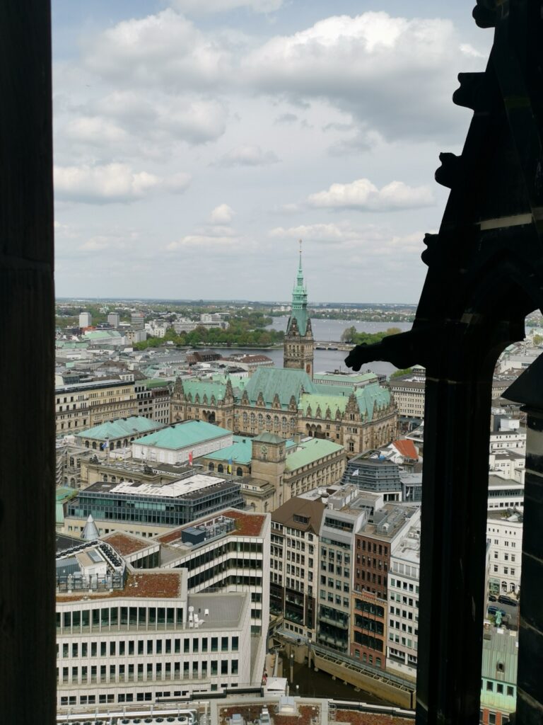 Ausblick vom Sankt Nikolai Mahnmal in Hamburg