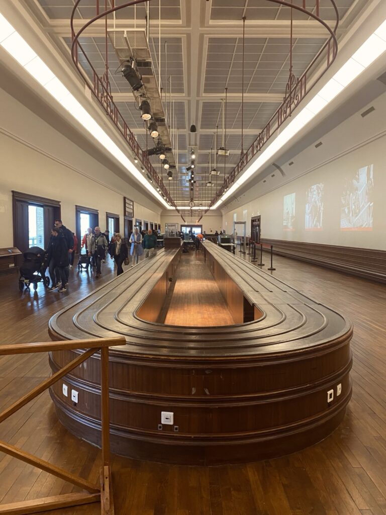 Historische Titanic Gepäckhalle in Cherbourg