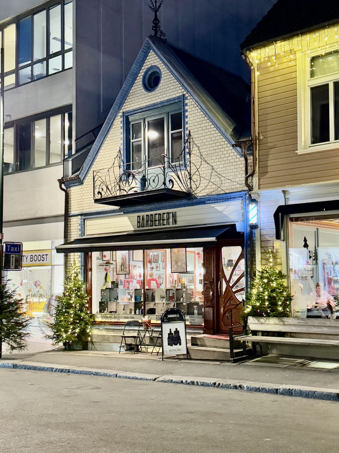 Weiße Holzhäuser im Zentrum von Kristiansand