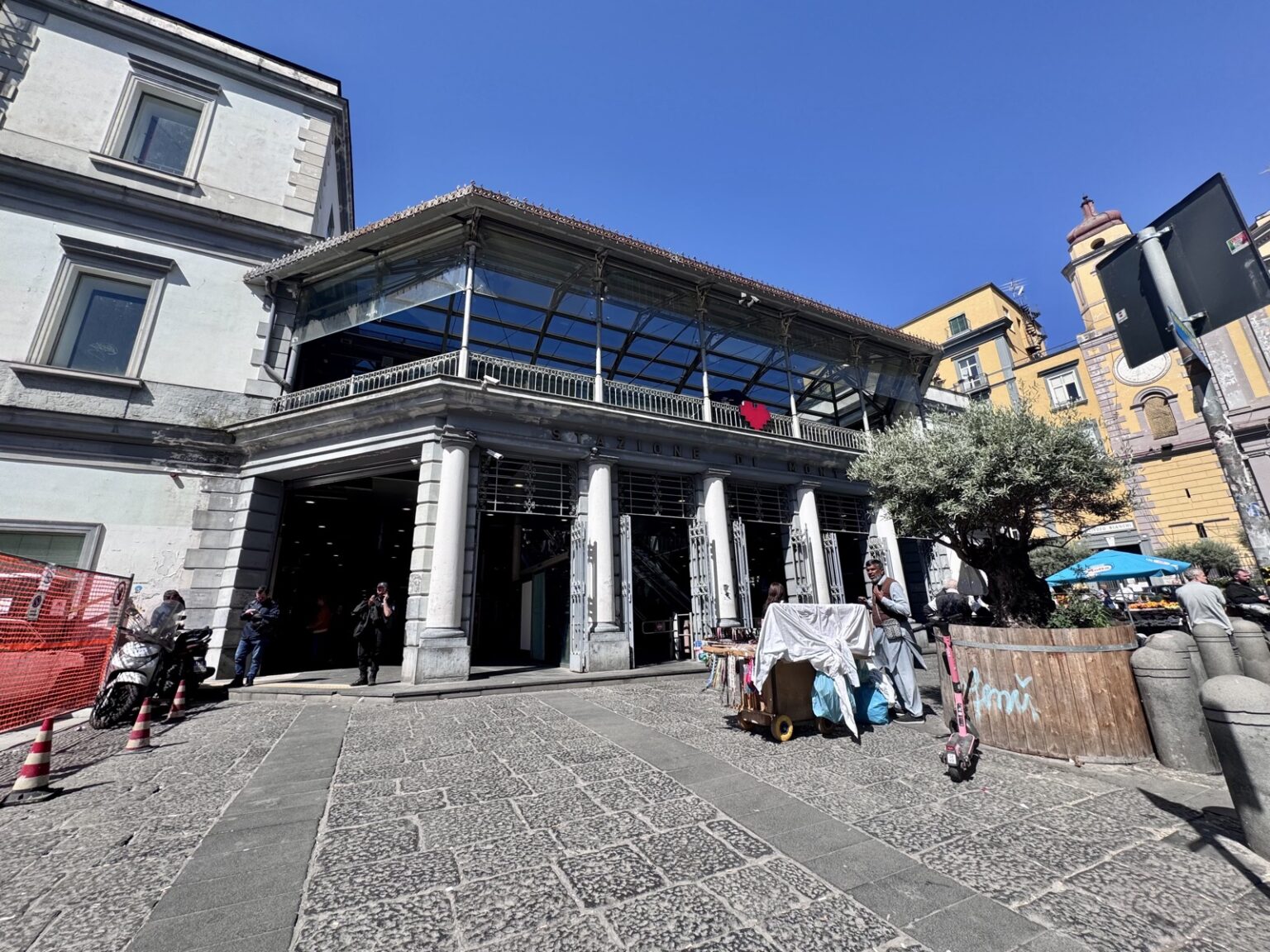 Eingang Standseilbahn in Neapel