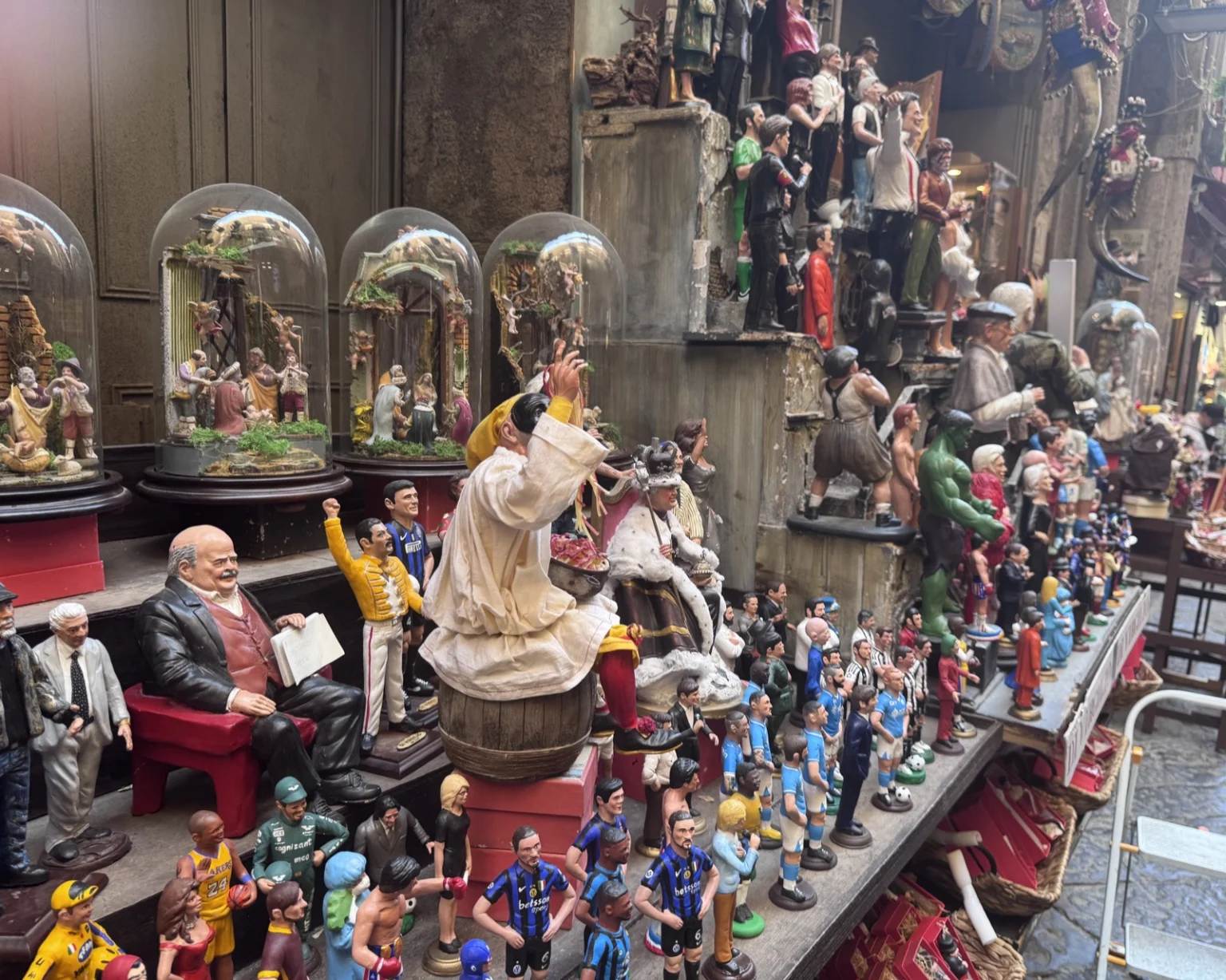 Via San Gregorio Armeno Krippenstraße in Neapel