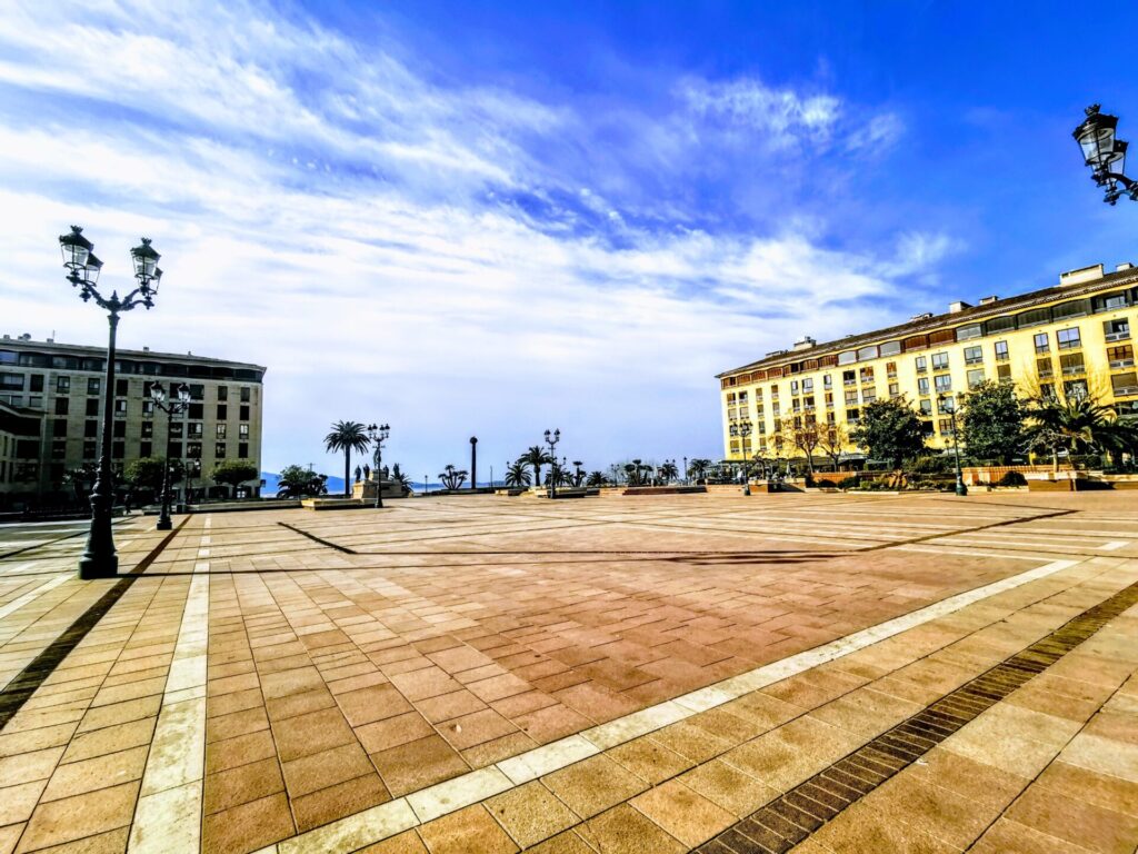 Blick auf Piazza de Gaulle in Ajaccio