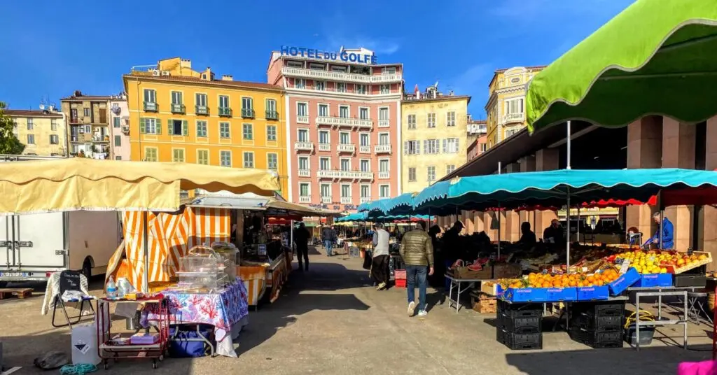Wochenmarkt am Place Foch in Ajaccio