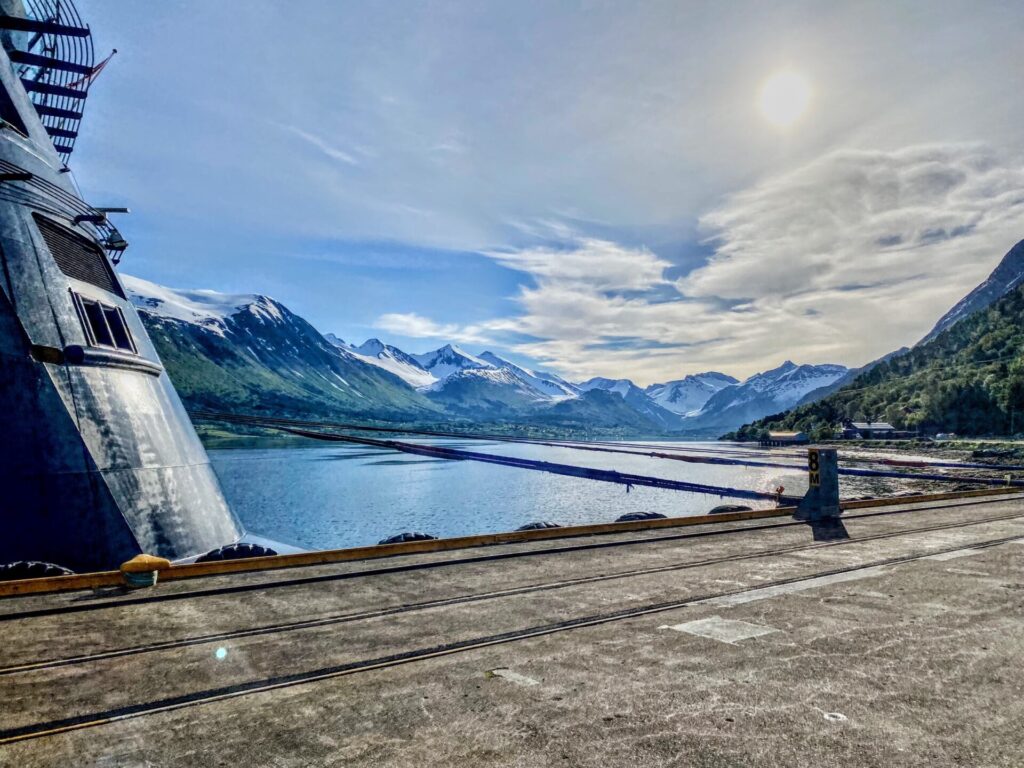 Mein Schiff am Anleger in Andalsnes