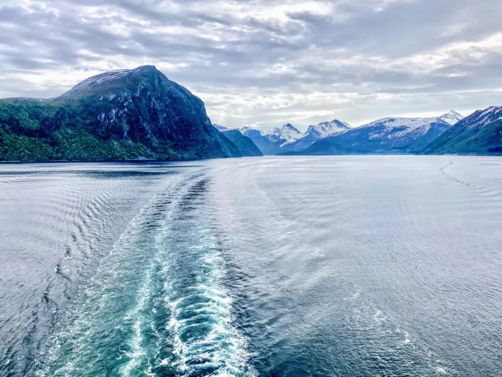 Fahrrinne im Fjord in Norwegen
