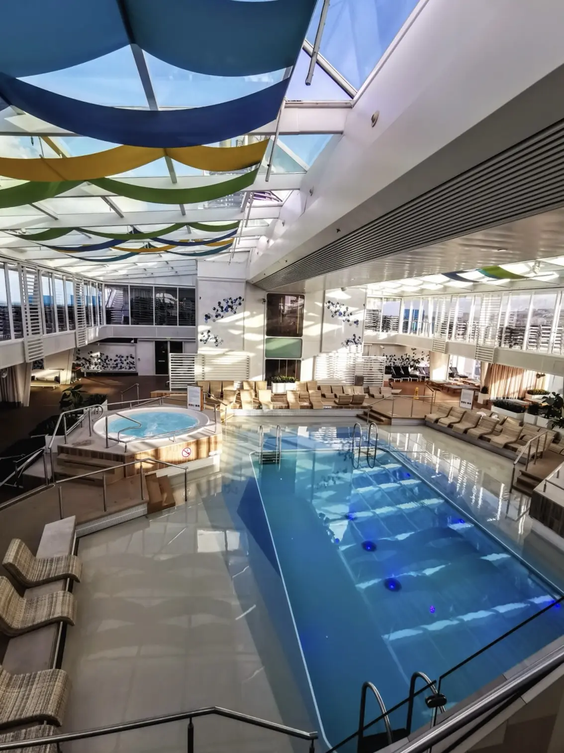 Innenpool Mein Schiff 4