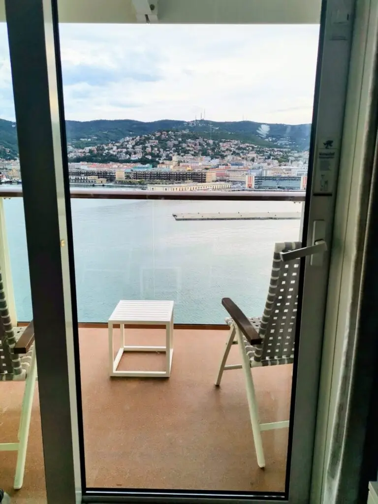 Blick aus Balkonkabine auf Triest