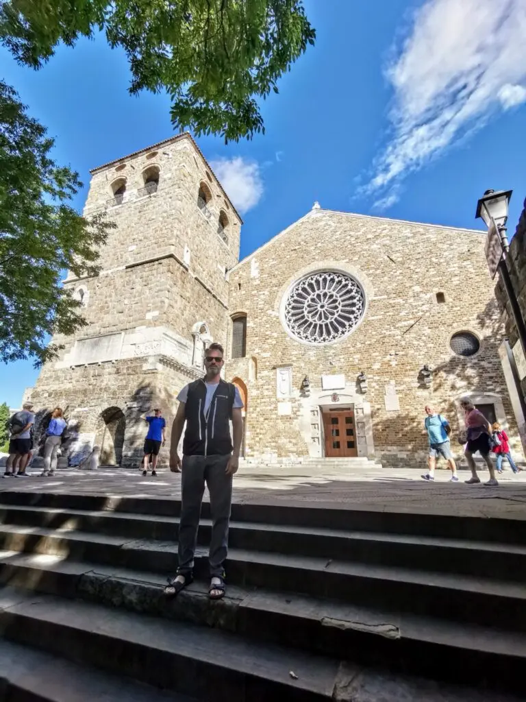Kathedrale von Triest mit Treppe