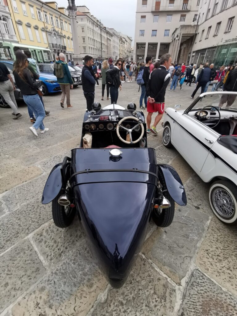 Oldtimertreffen Piazza della Borsa in Triest