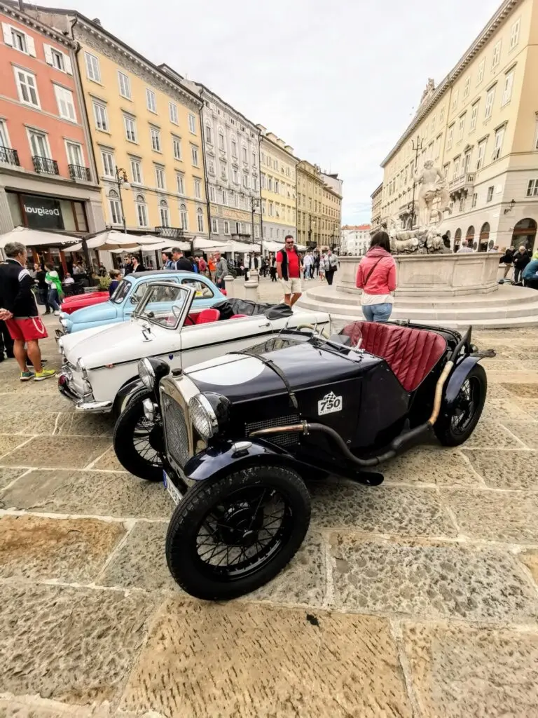 Oldtimertreffen Piazza della Borsa in Triest