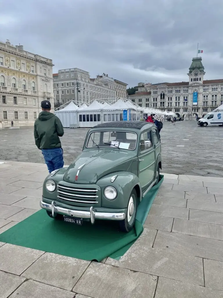 Oldtimertreffen Piazza Unità d'Italia in Triest