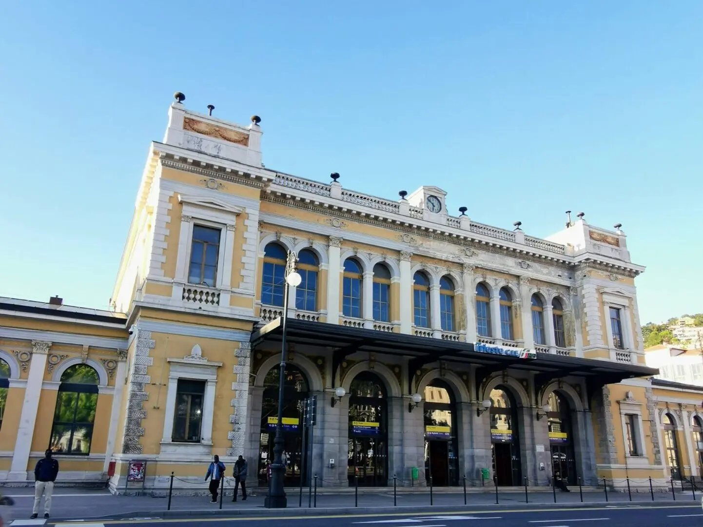 Bahnhof Triest von außen