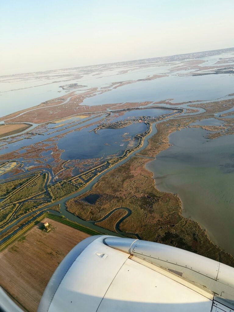 Blick auf Venedig vom Flugzeug