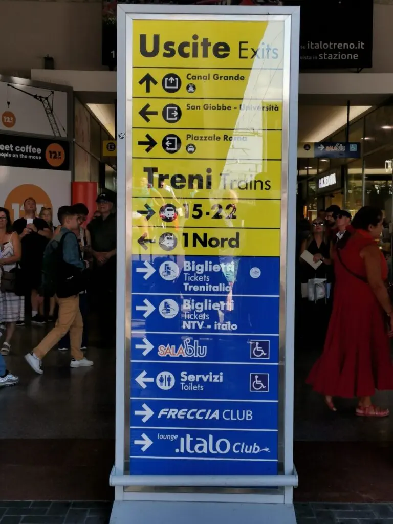 Wegweiser Bahnhof Venedig