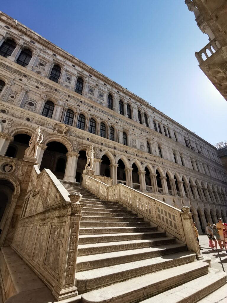Innenhof Dogenpalast in Venedig