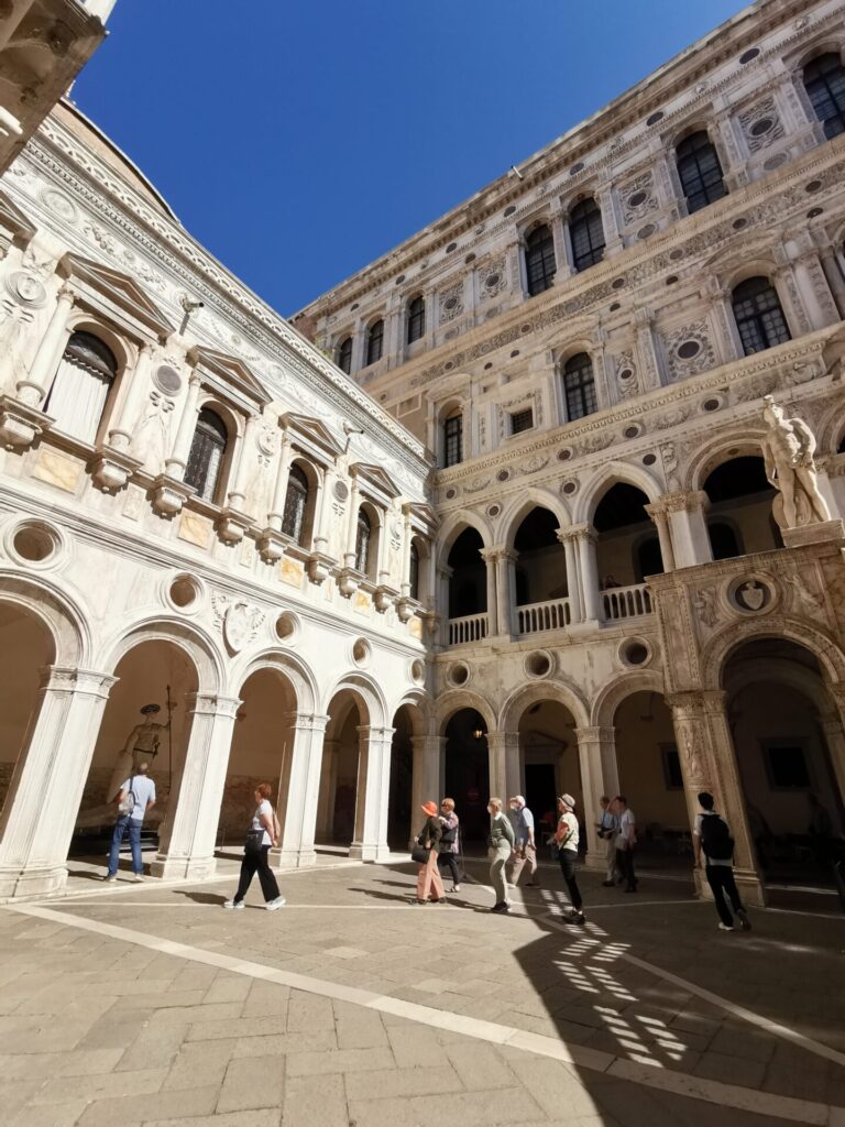Innenhof Dogenpalast in Venedig