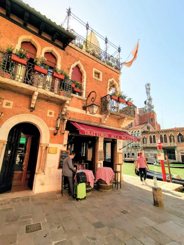 Venedig Lokal mit Gondelfahrer