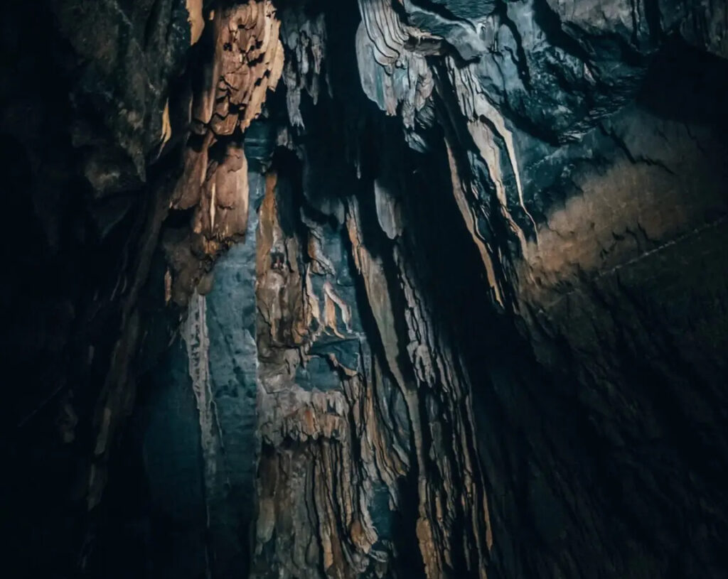 Felsformation in Tropfsteinhöhle
