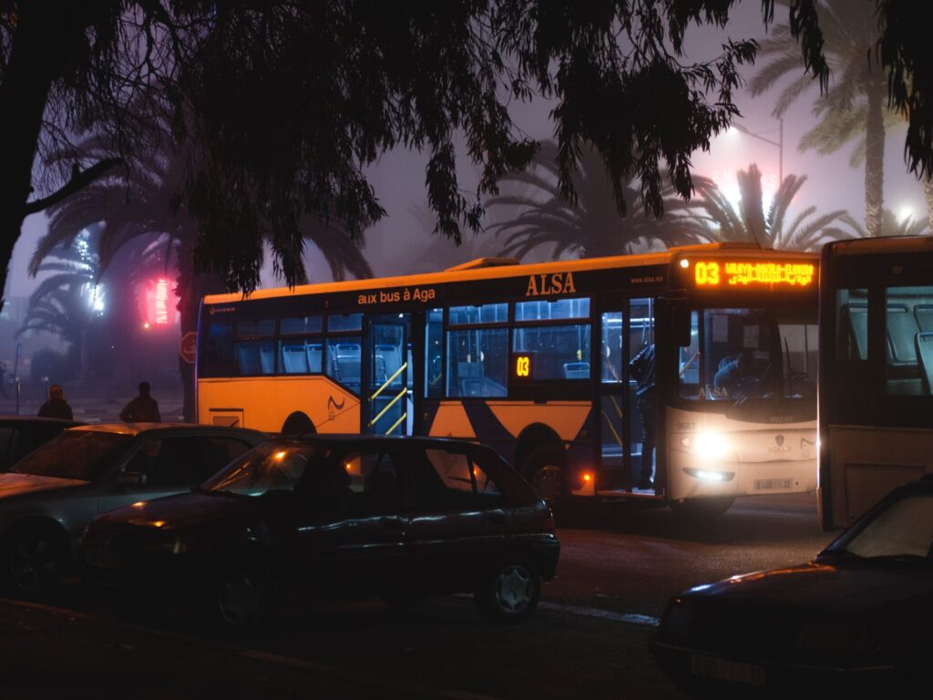 Agadir Bus in der Nacht