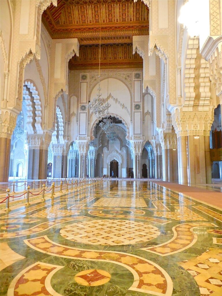 Bunter Gebets-Raum in der Hassan-II. - Moschee in Casablanca