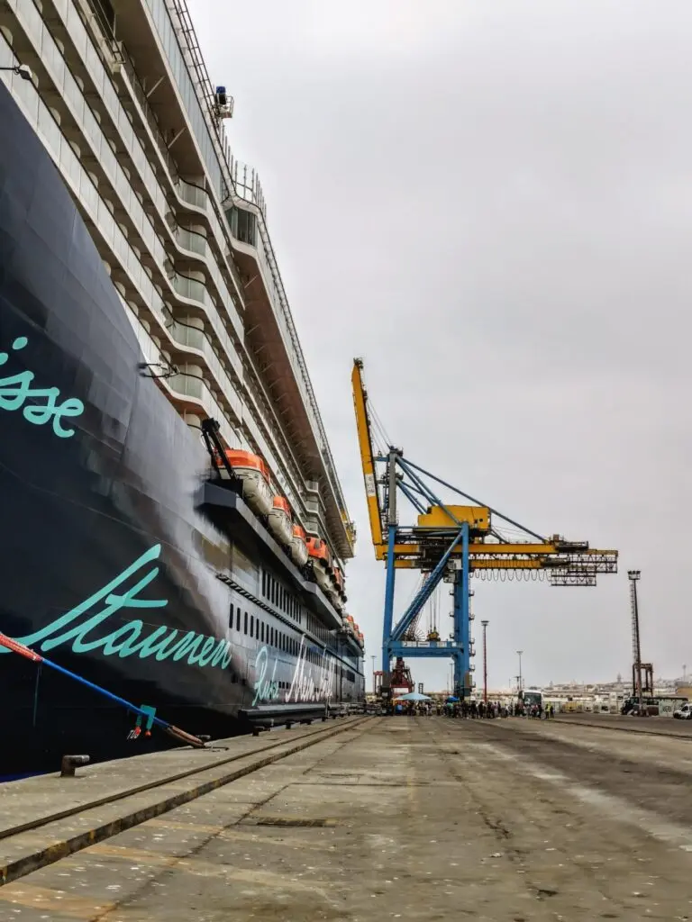 Mein Schiff 4 im Hafen von Agadir