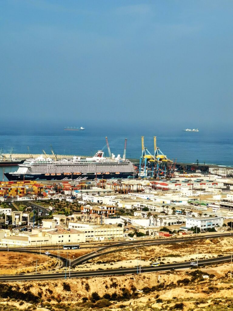 View auf den Industrie-Hafen von Agadir mit der MS 4